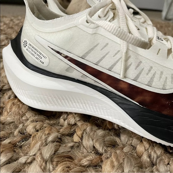 Nike Women’s Zoom Gravity Barely Rose 2020 Size 7.5 - Picture 3 of 12